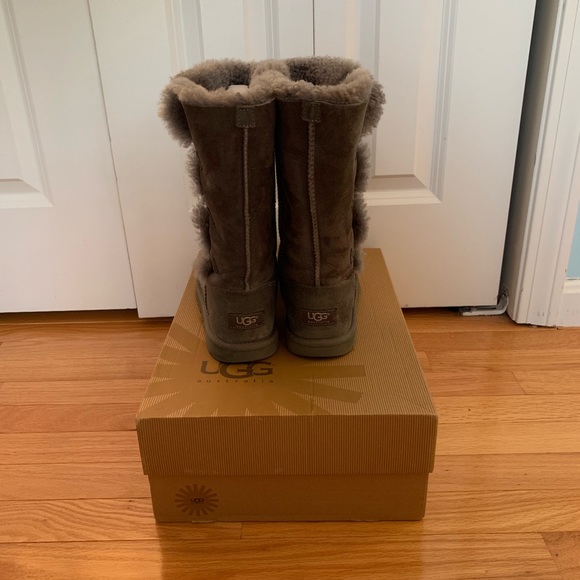 Tall Gray Bailey Button Triplet Uggs - Picture 3 of 8
